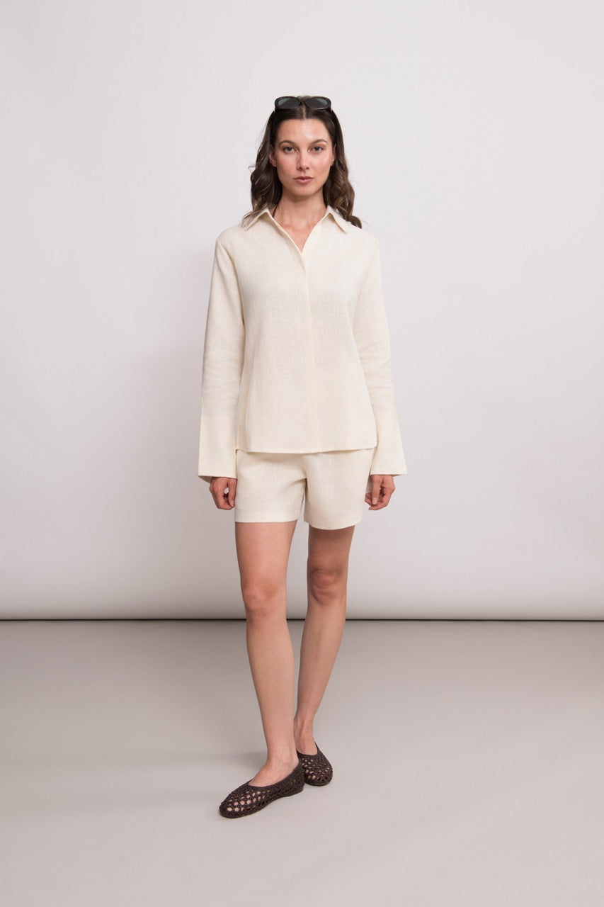 The Shaped Shirt in Crema